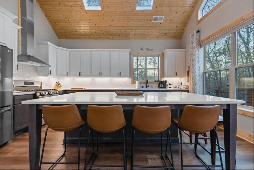 Peaceful Modern Chalet In Елиджей Екстериор снимка