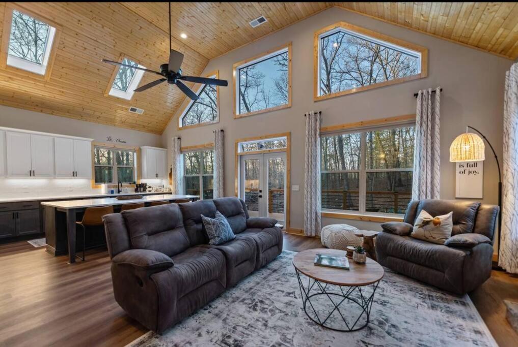 Peaceful Modern Chalet In Елиджей Екстериор снимка